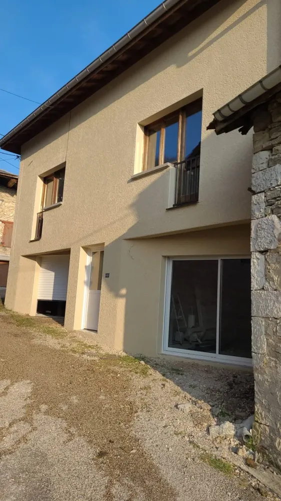 Ravalement de façade près de Conzieu